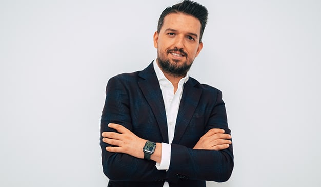 Yeyo Ballesteros, nuevo director de comunicación de Room Mate Group