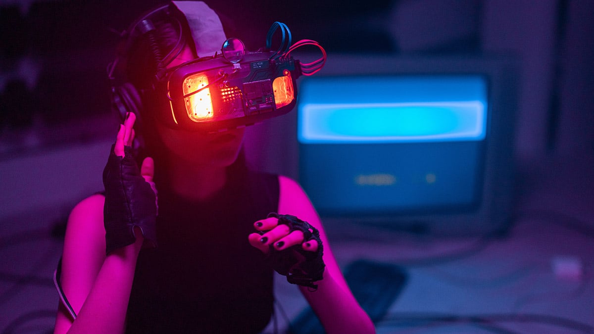 joven con gafas de realidad virtual