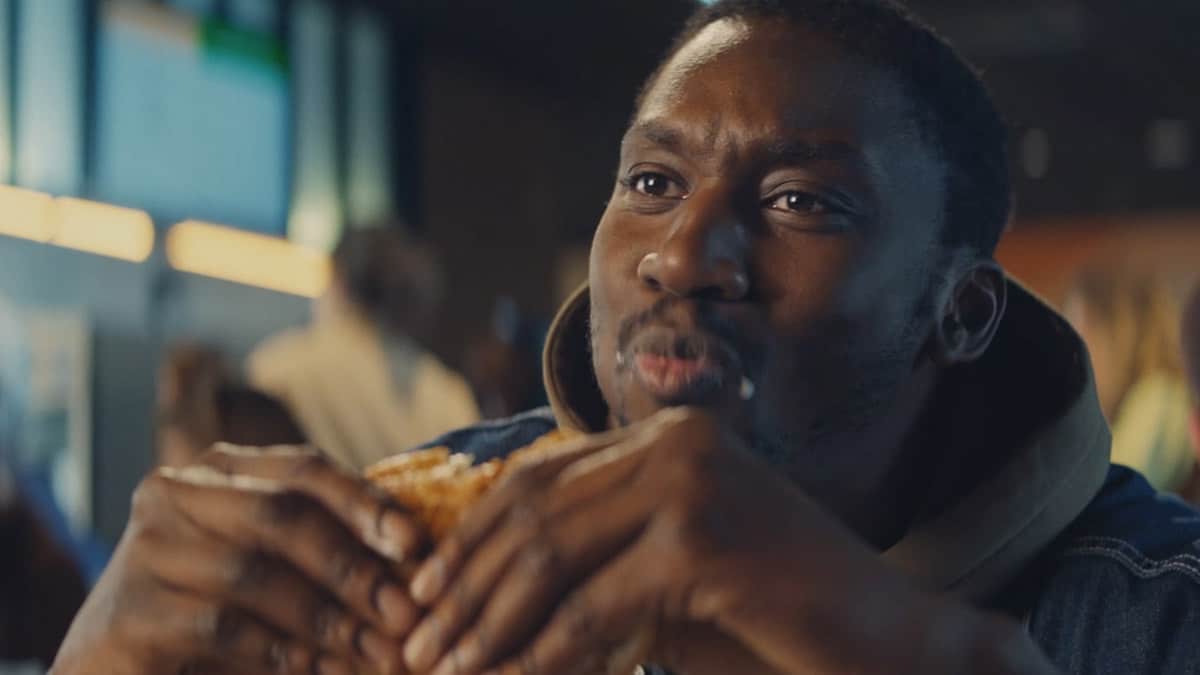 Burger King anuncia su Whopper mencionando (sin cortarse un pelo) las hamburguesas de sus rivales