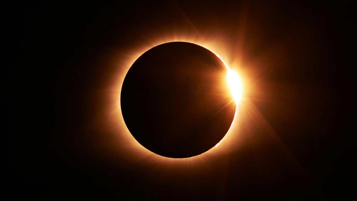 El interés por el eclipse solar se dispara: las búsquedas crecen un 619% en España